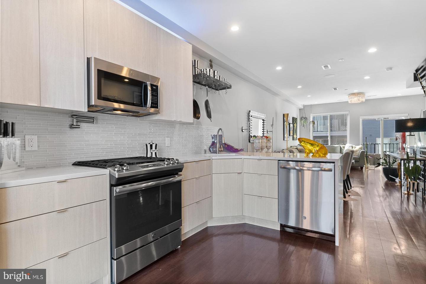 1622 CAMBRIDGE STREET Unit: B