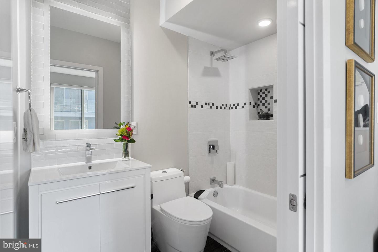 1622 CAMBRIDGE STREET Unit: B