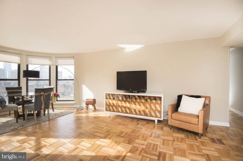 2201 PENNSYLVANIA AVENUE Unit: 503