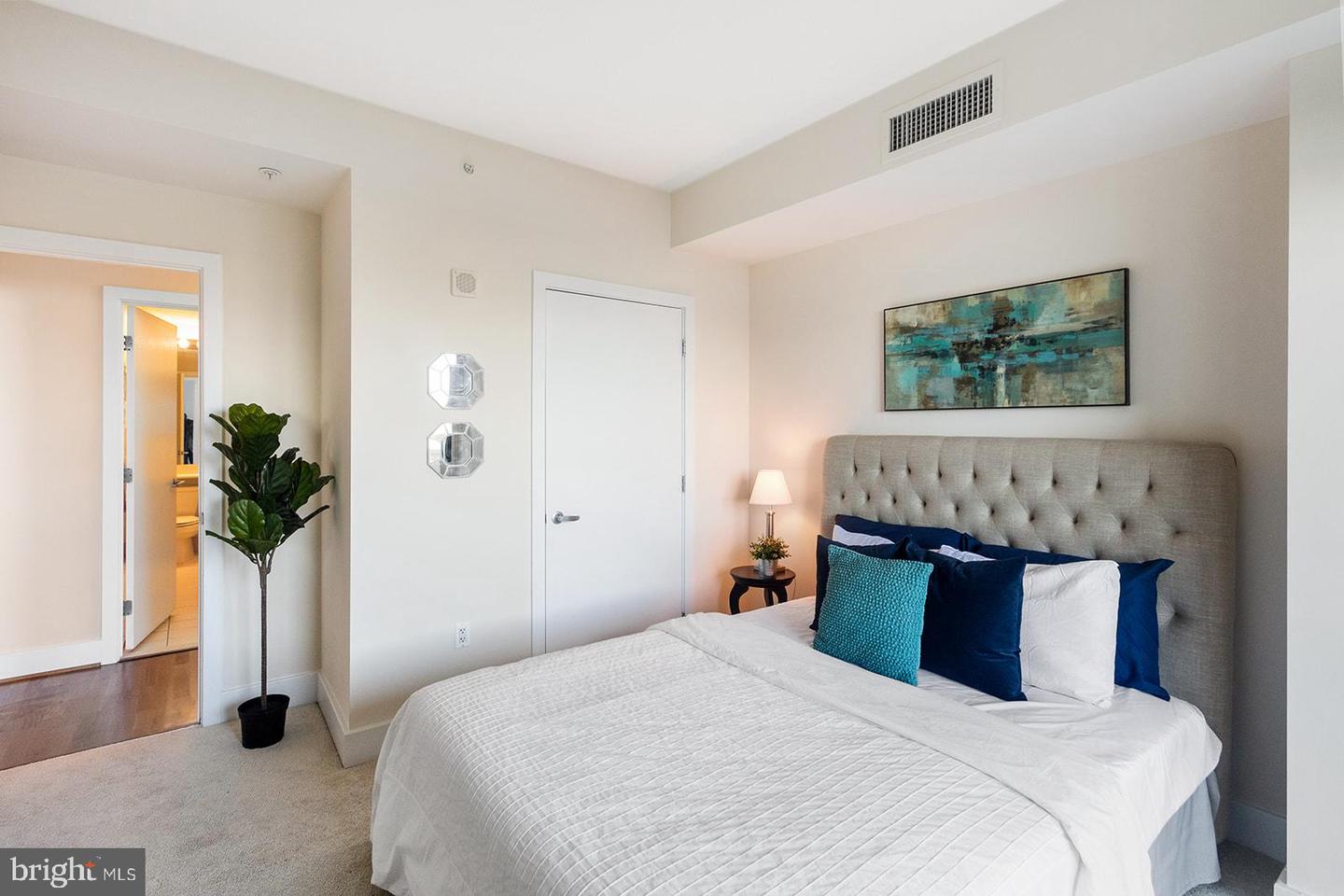 717 S COLUMBUS BOULEVARD Unit: 407