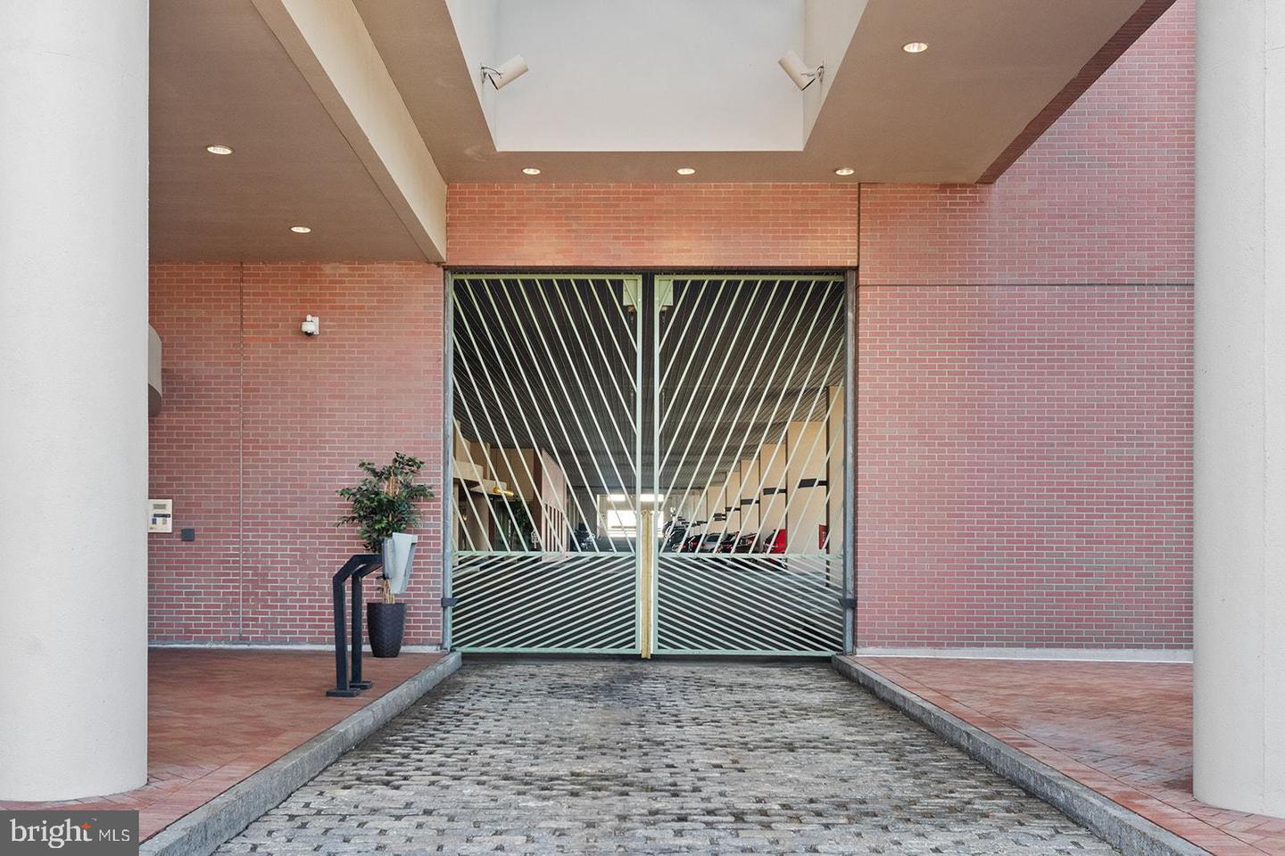 717 S COLUMBUS BOULEVARD Unit: 407