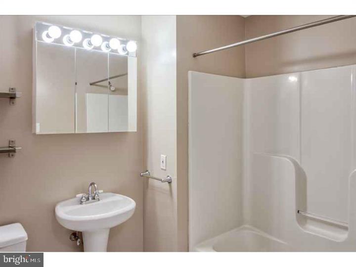 3131 WALNUT STREET Unit: STUDIO