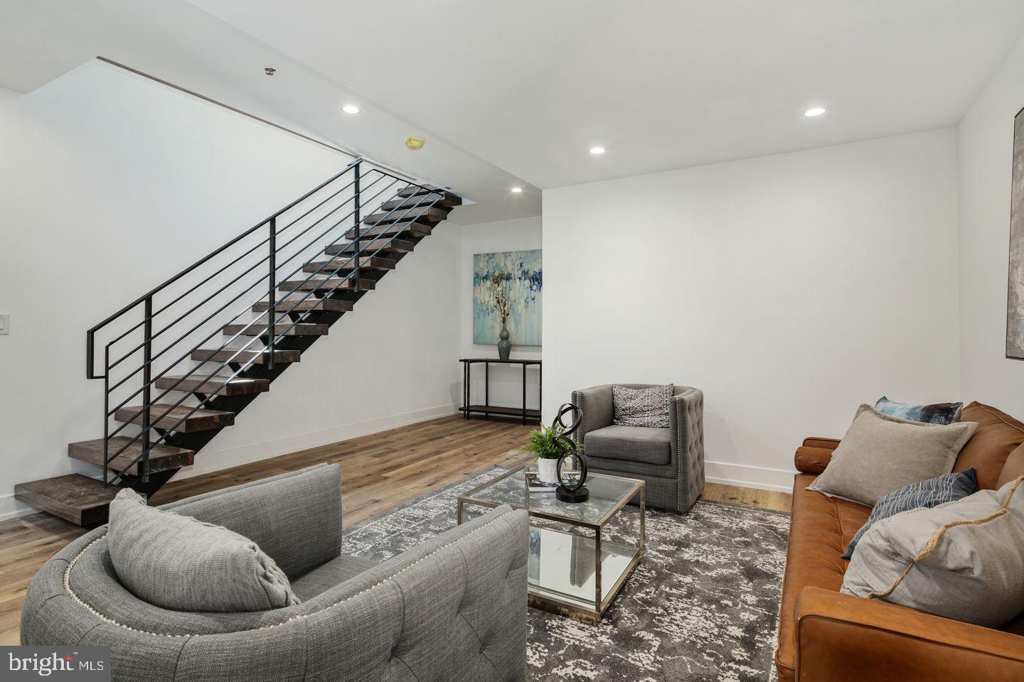 121 GREENWICH STREET Unit: 2