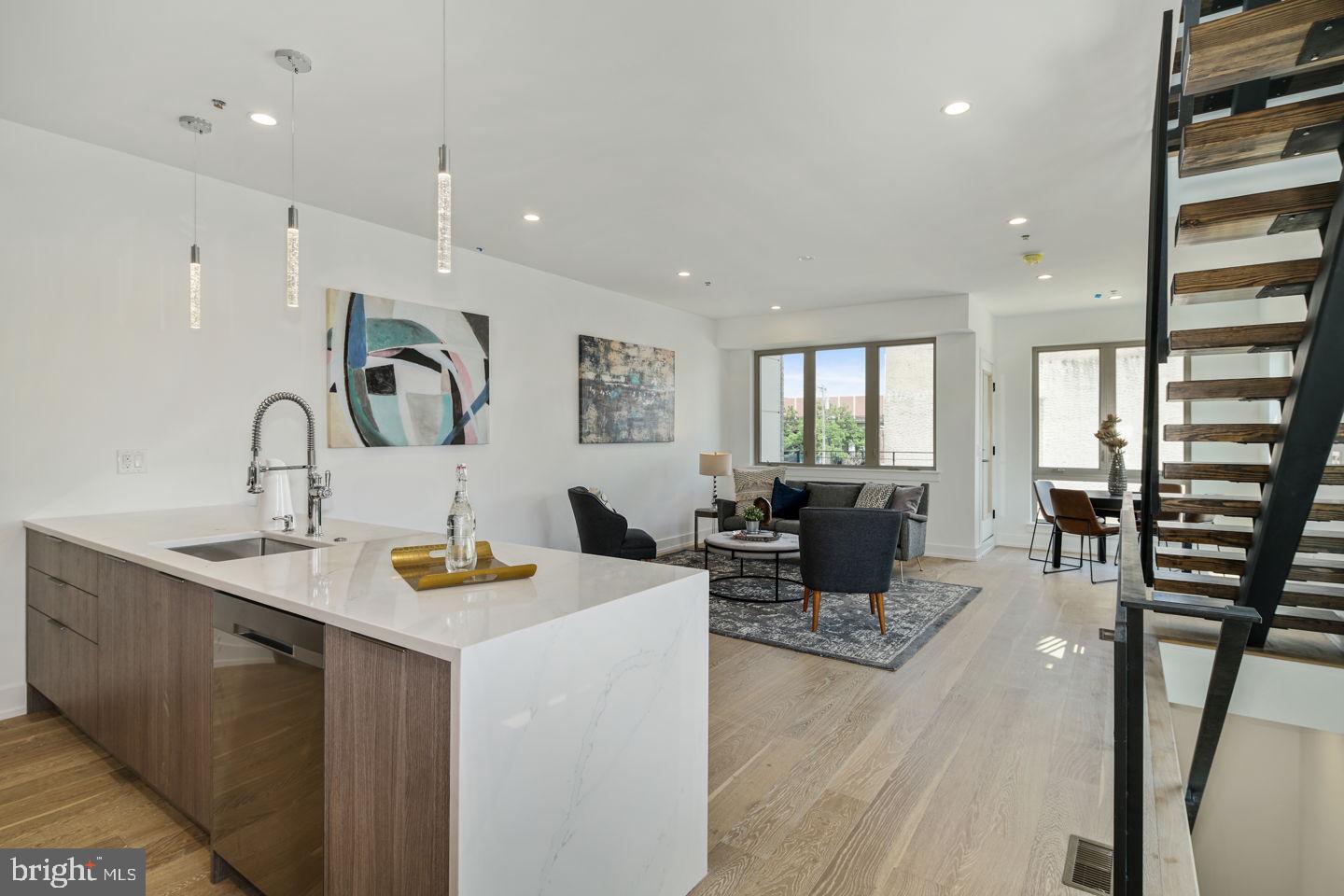 121 GREENWICH STREET Unit: 2