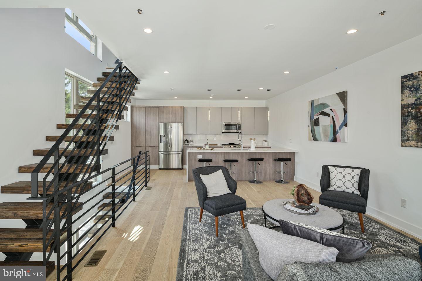 121 GREENWICH STREET Unit: 2