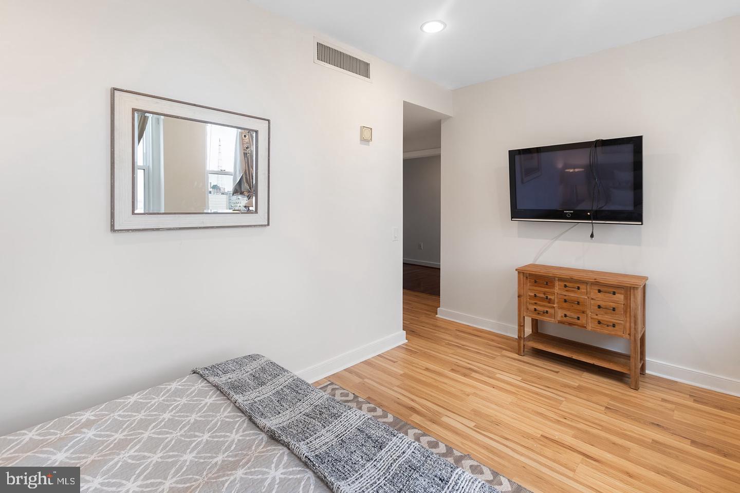111 S 15TH STREET Unit: NINETEEN-02
