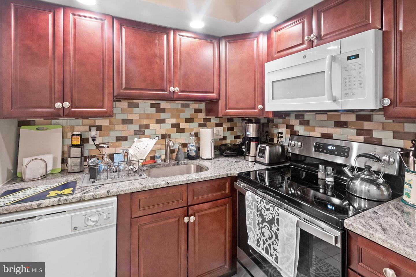 200 LOMBARD STREET Unit: 643
