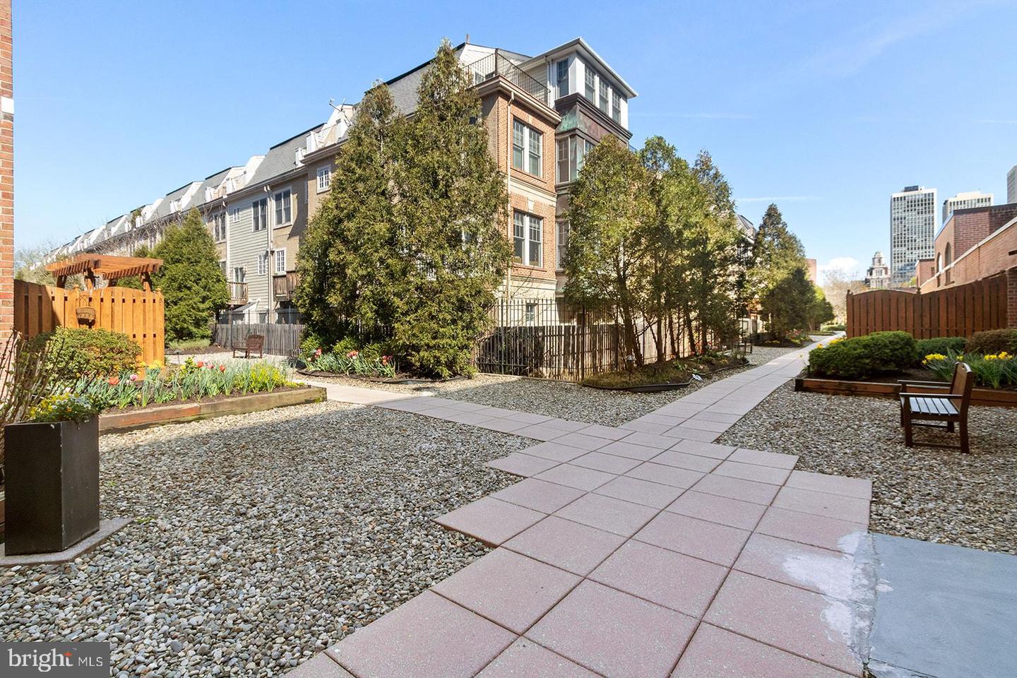 200 LOMBARD STREET Unit: 643