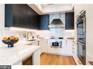 1403 SPRUCE STREET Unit: 3B3.5BA