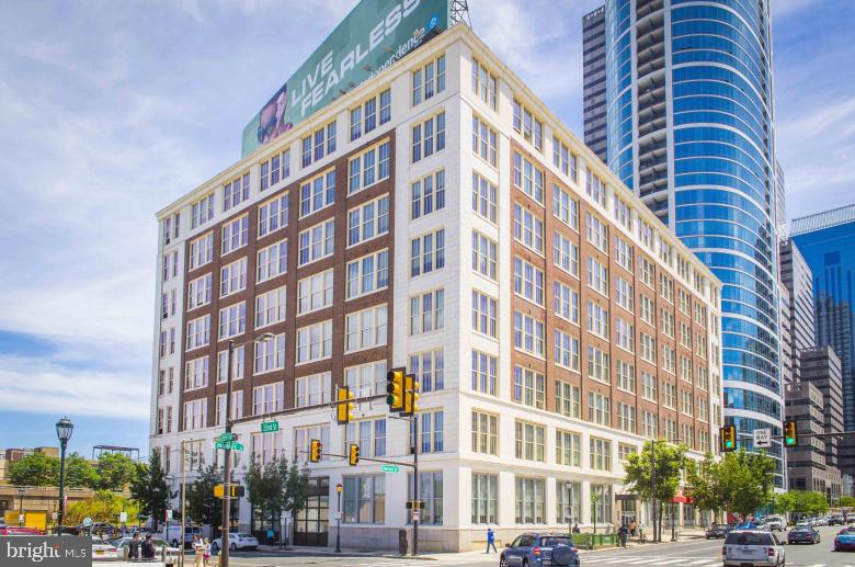 2121 MARKET STREET Unit: 821