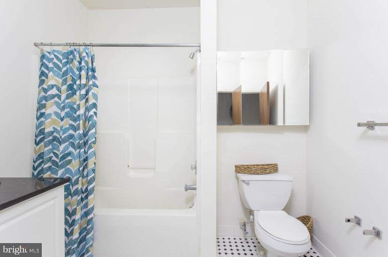 2121 MARKET STREET Unit: 821