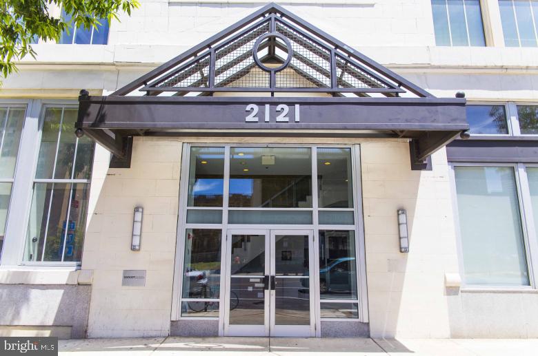 2121 MARKET STREET Unit: 821
