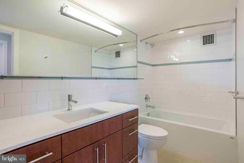 2200 BENJAMIN FRANKLIN PARKWAY Unit: 2BED2BATH