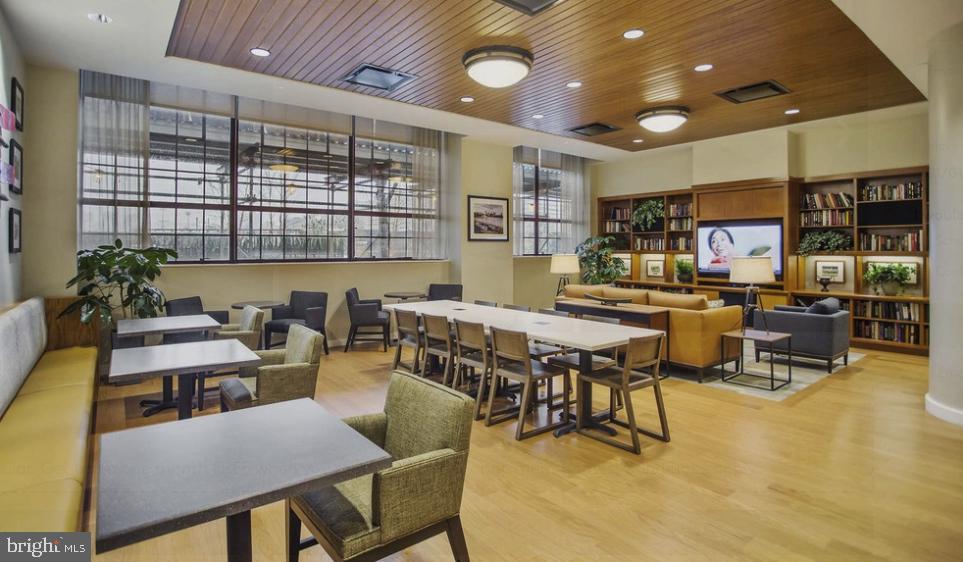 201 S 25TH STREET Unit: 1B-704