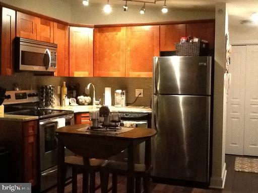 1832 GREEN STREET Unit: 3R
