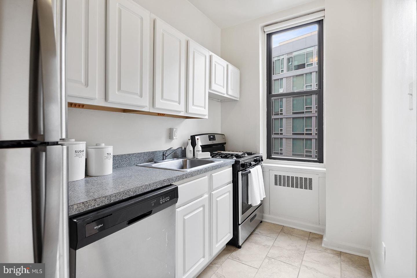 2201 PENNSYLVANIA AVENUE Unit: 719