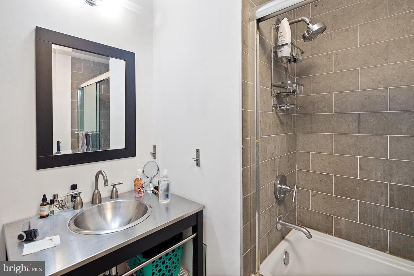 1228 ARCH STREET Unit: 7B