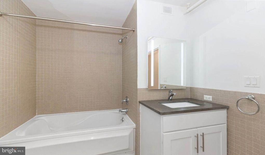 2300 WALNUT STREET Unit: 1B-310