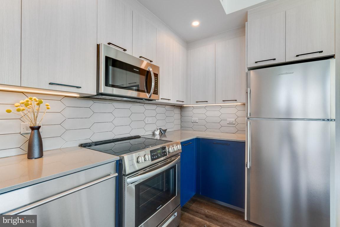 1300 FAIRMOUNT AVENUE Unit: 0B-902
