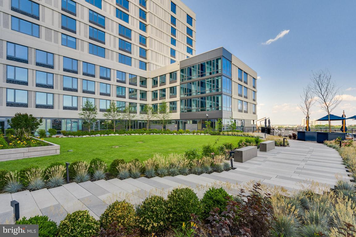 1300 FAIRMOUNT AVENUE Unit: 0B-902