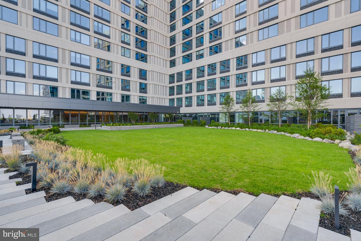 1300 FAIRMOUNT AVENUE Unit: 0B-902