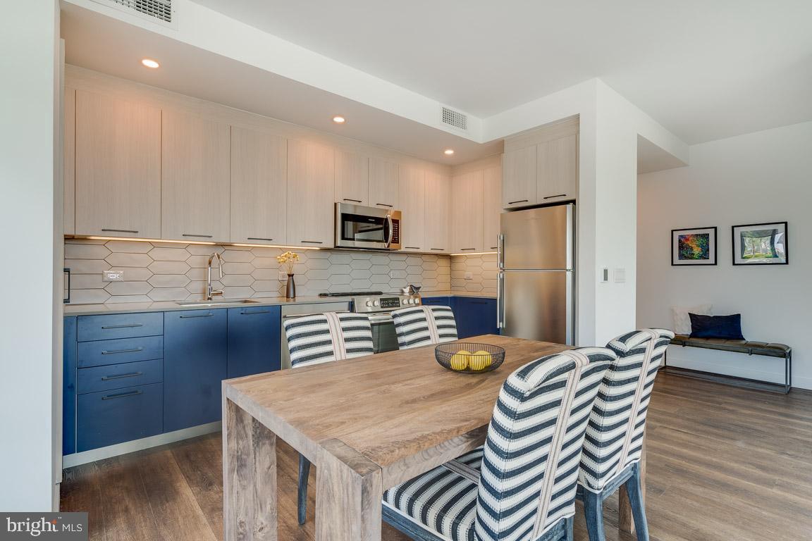 1300 FAIRMOUNT AVENUE Unit: 0B-902