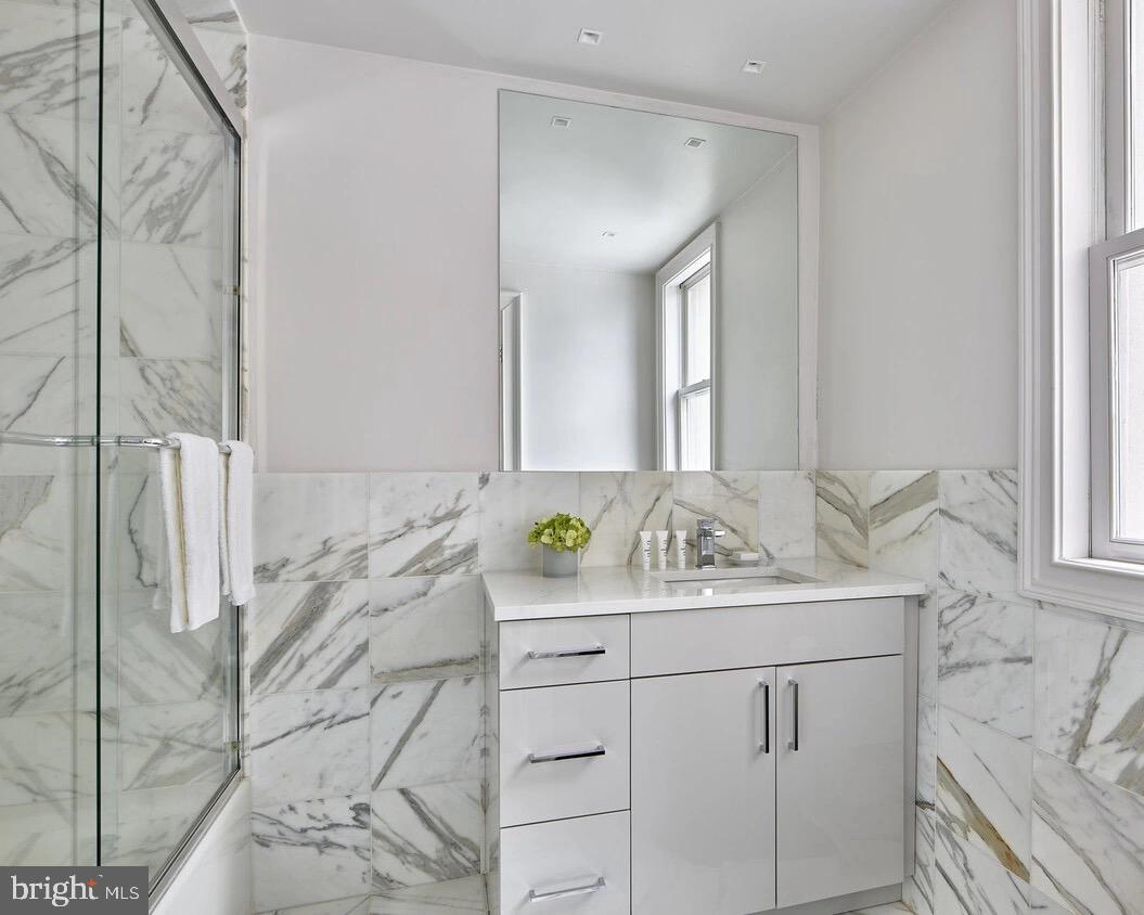 137 S 18TH STREET Unit: 2B2BA
