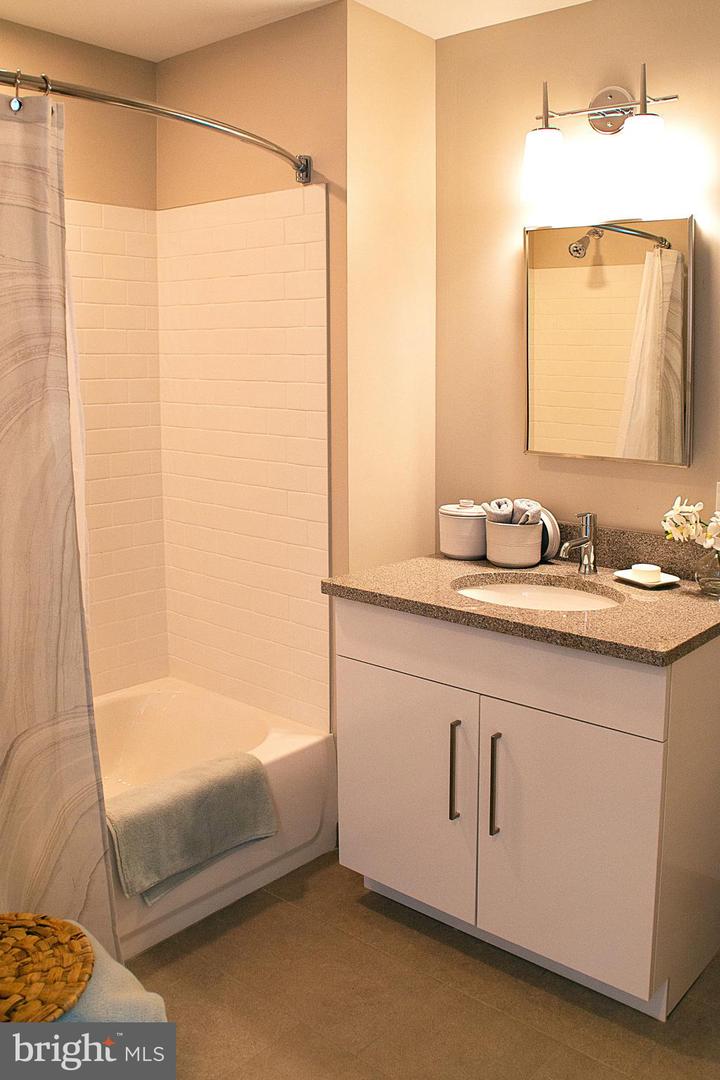 1001 VINE STREET Unit: 1B-1204