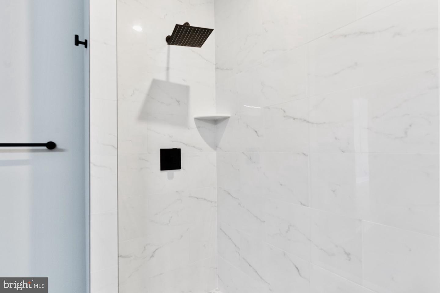 3037 W SEDGLEY AVENUE Unit: 2