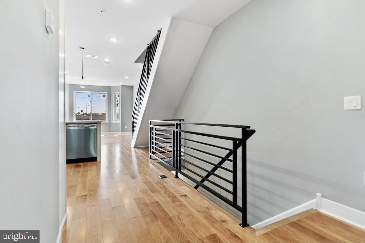 3037 W SEDGLEY AVENUE Unit: 2