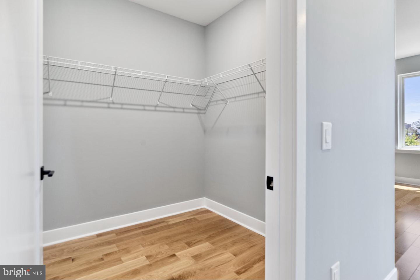 3037 W SEDGLEY AVENUE Unit: 2