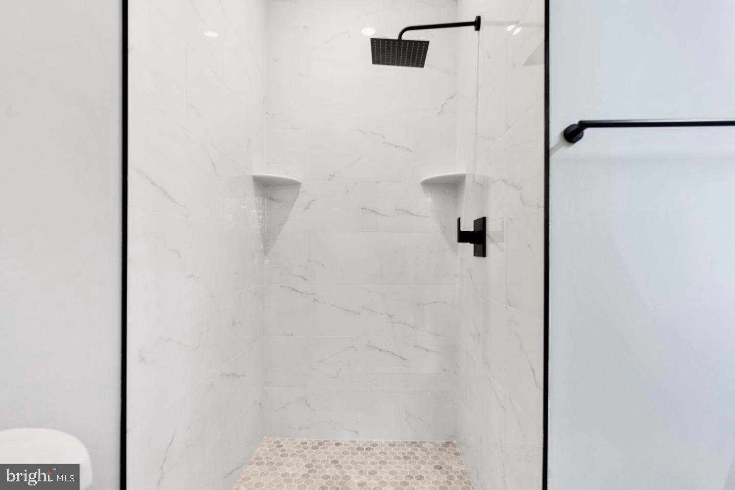 3037 W SEDGLEY AVENUE Unit: 2