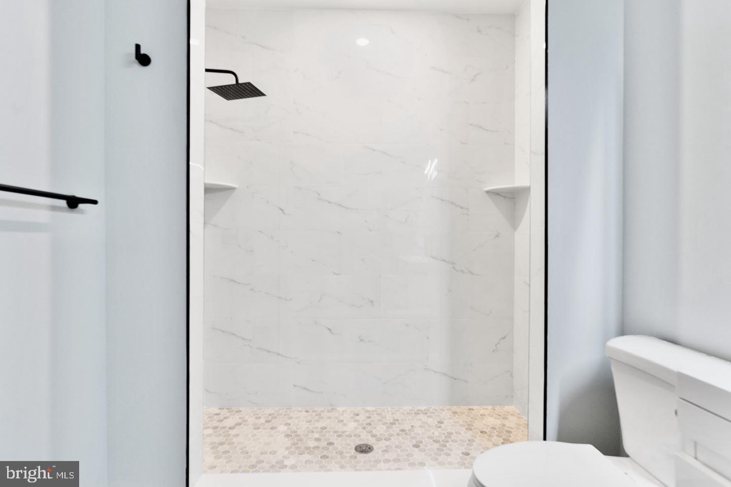 3037 W SEDGLEY AVENUE Unit: 2