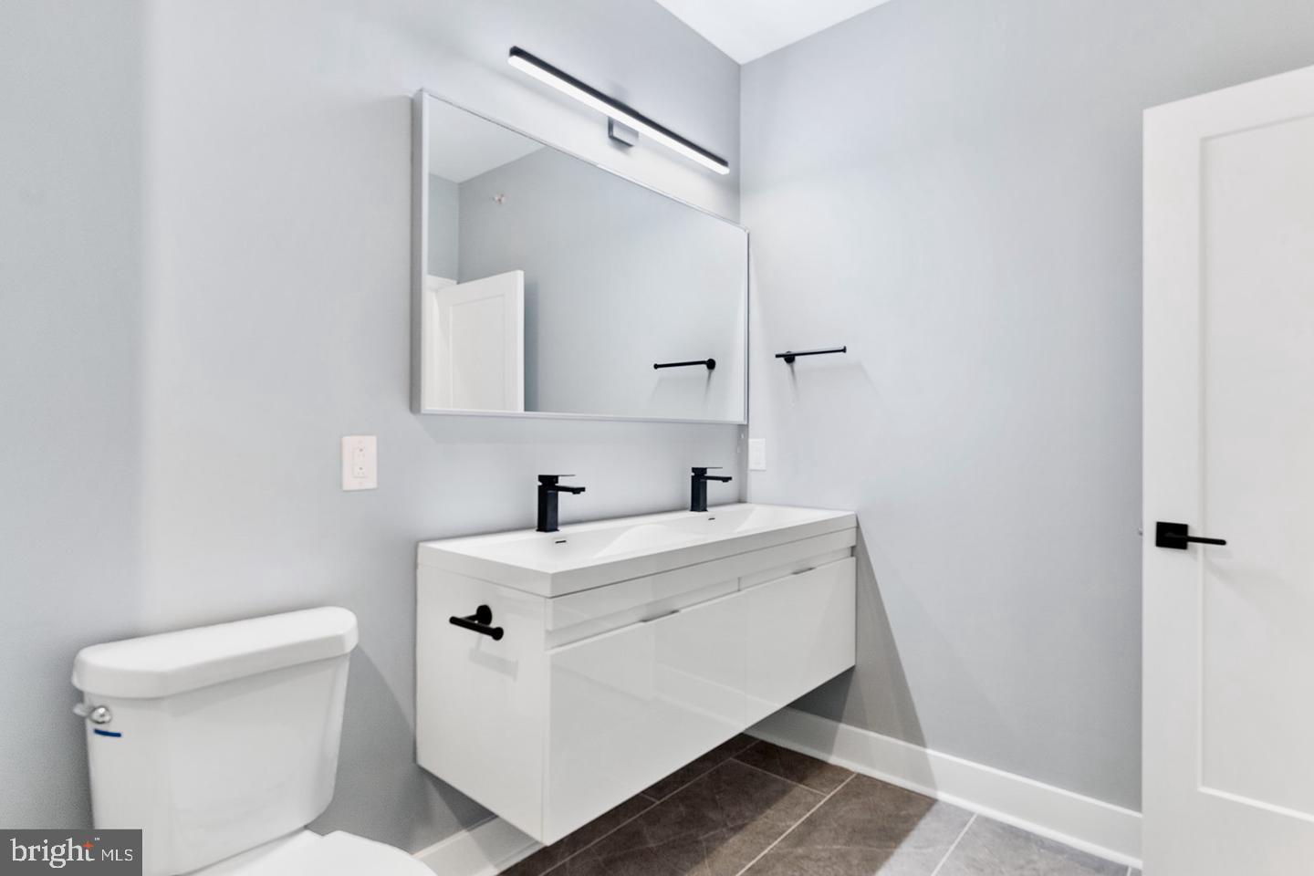 3037 W SEDGLEY AVENUE Unit: 2