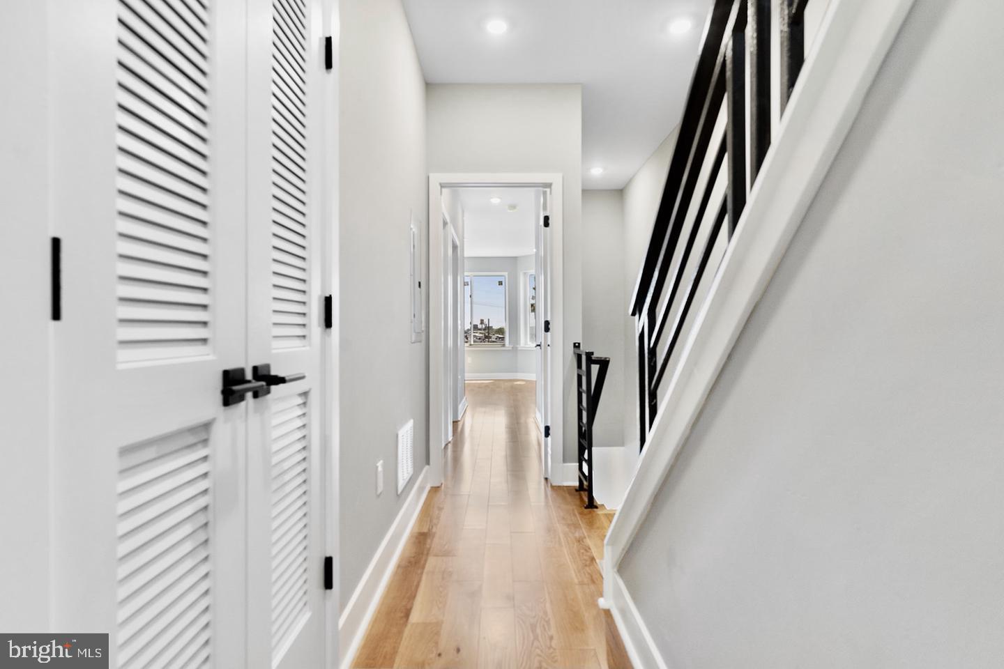 3037 W SEDGLEY AVENUE Unit: 2