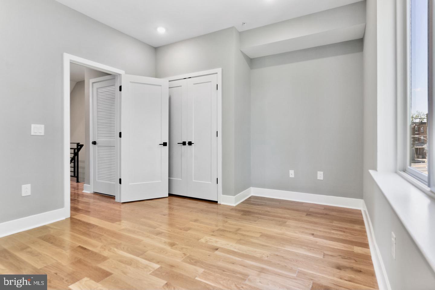 3037 W SEDGLEY AVENUE Unit: 2