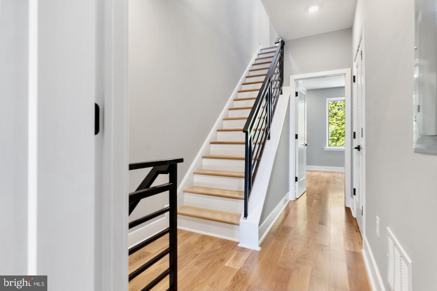 3037 W SEDGLEY AVENUE Unit: 2