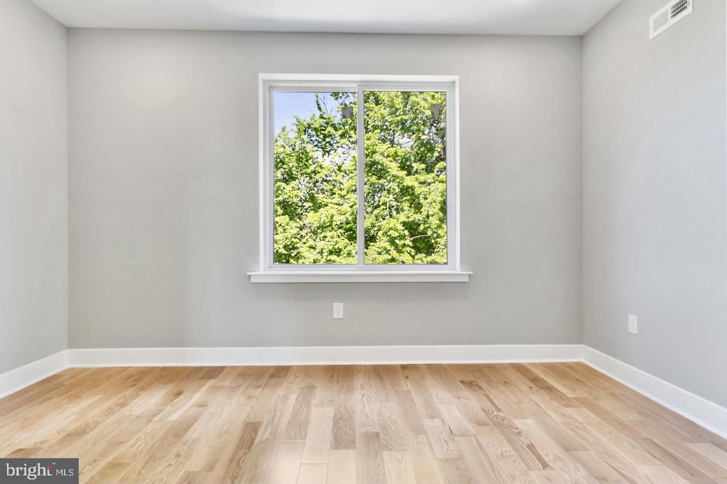 3037 W SEDGLEY AVENUE Unit: 2