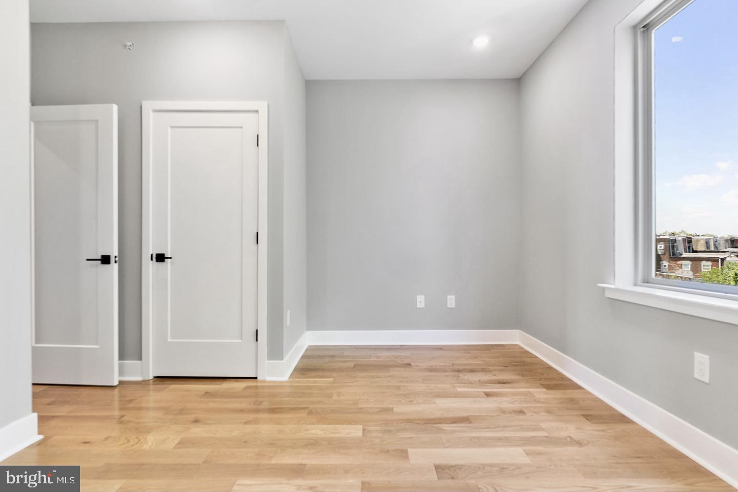 3037 W SEDGLEY AVENUE Unit: 2