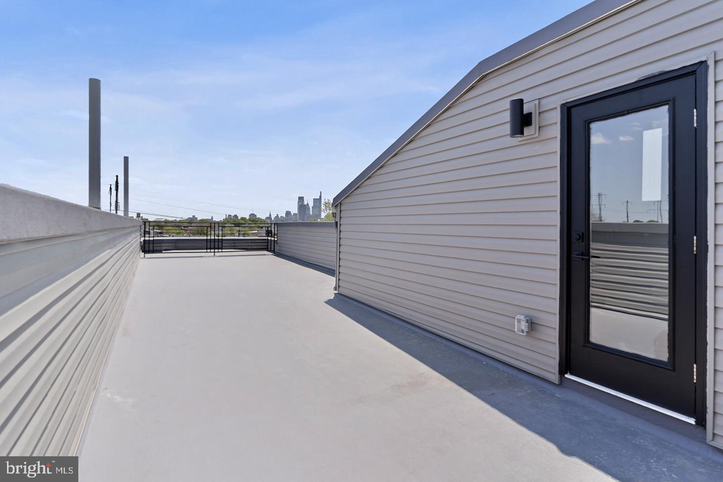 3037 W SEDGLEY AVENUE Unit: 2