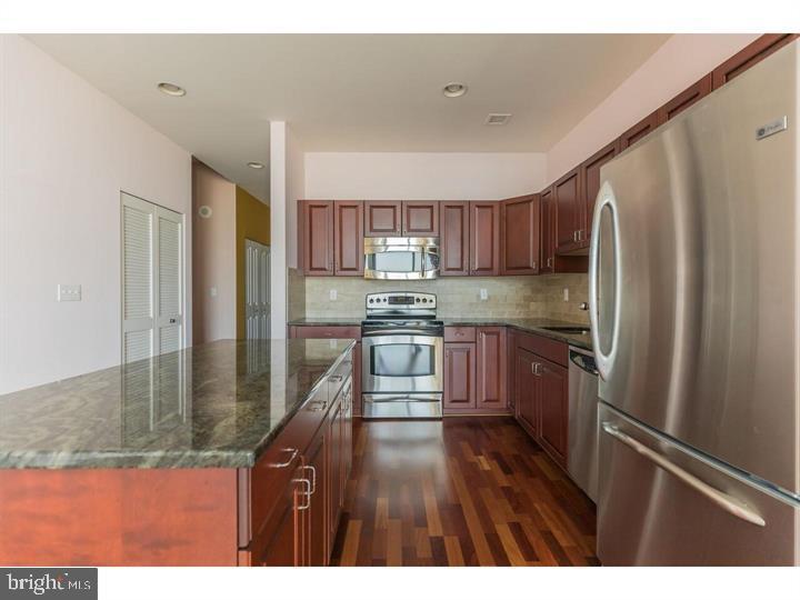 901 N PENN STREET Unit: F1209