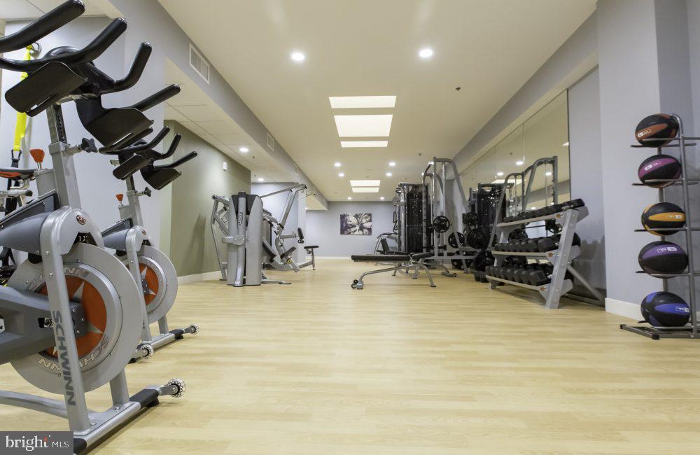 42 S 15TH STREET Unit: 1B-1606