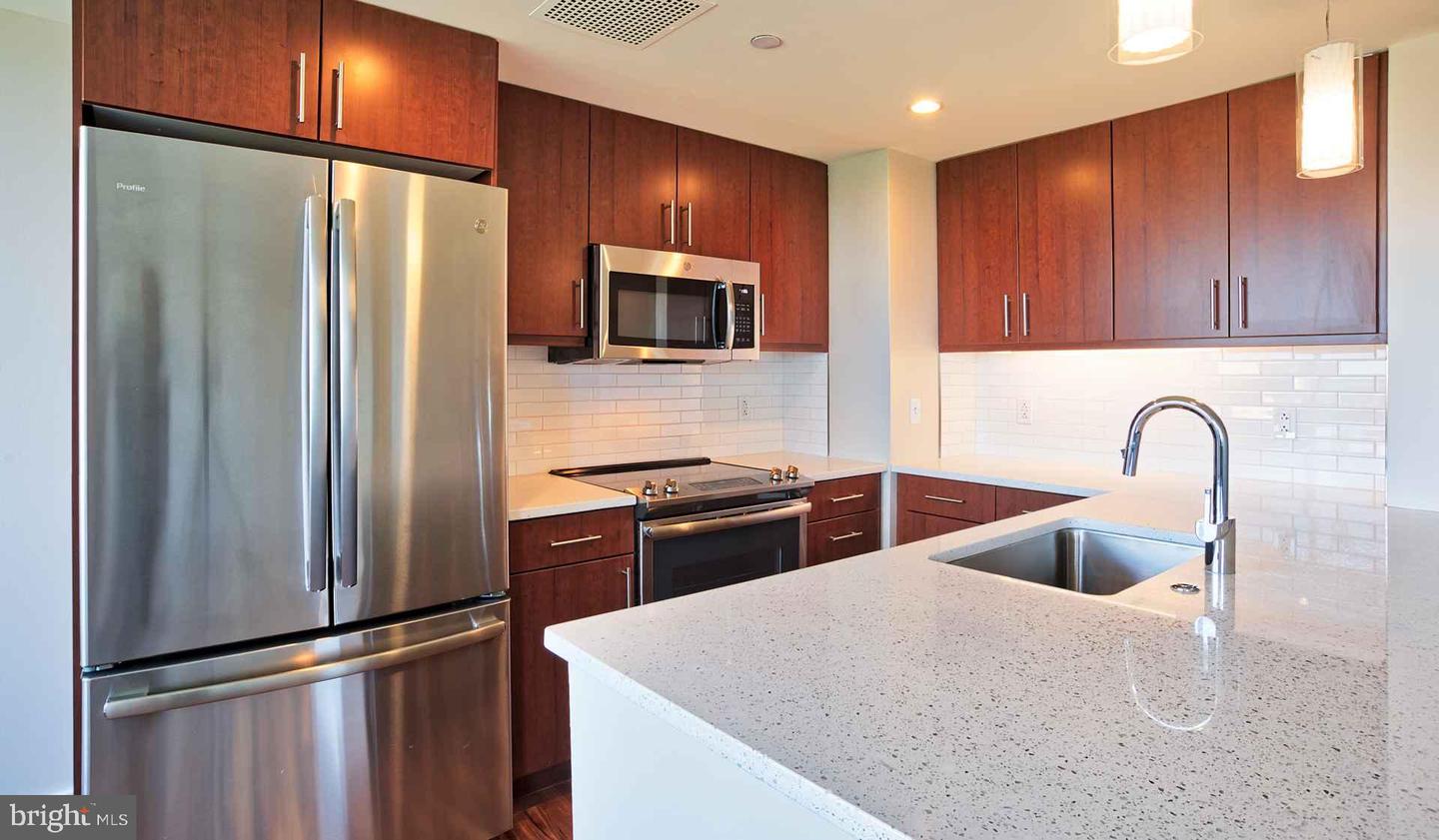 2200 BENJAMIN FRANKLIN PARKWAY Unit: 1B-E0906