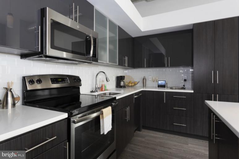 1125 SANSOM STREET Unit: 2B-304
