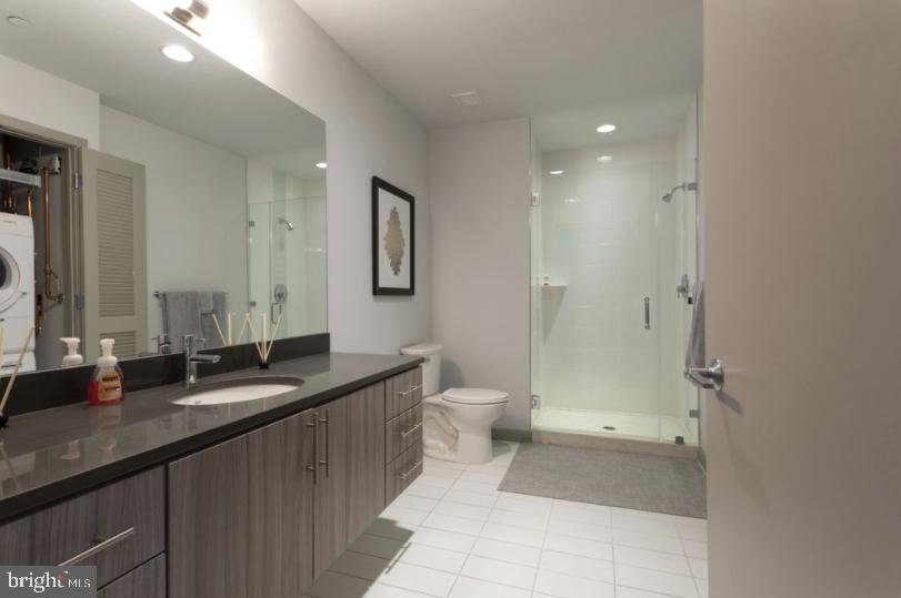 1125 SANSOM STREET Unit: 2B-304