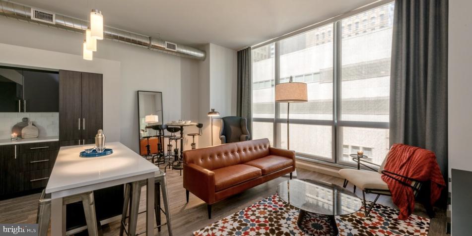 1125 SANSOM STREET Unit: 2B-304