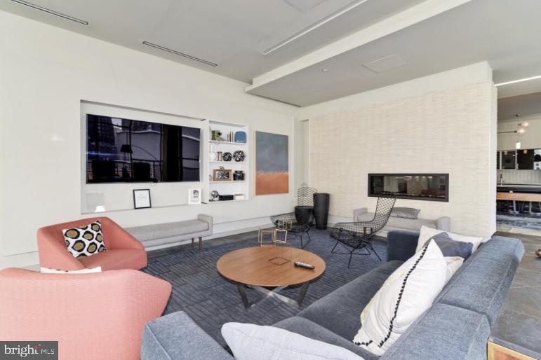 1125 SANSOM STREET Unit: 2B-304