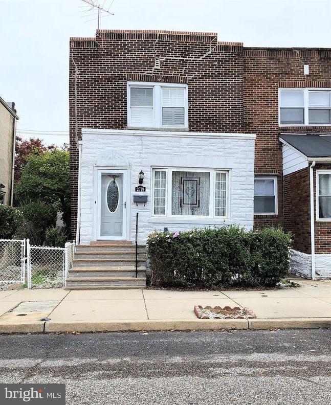 2719 S DARIEN STREET