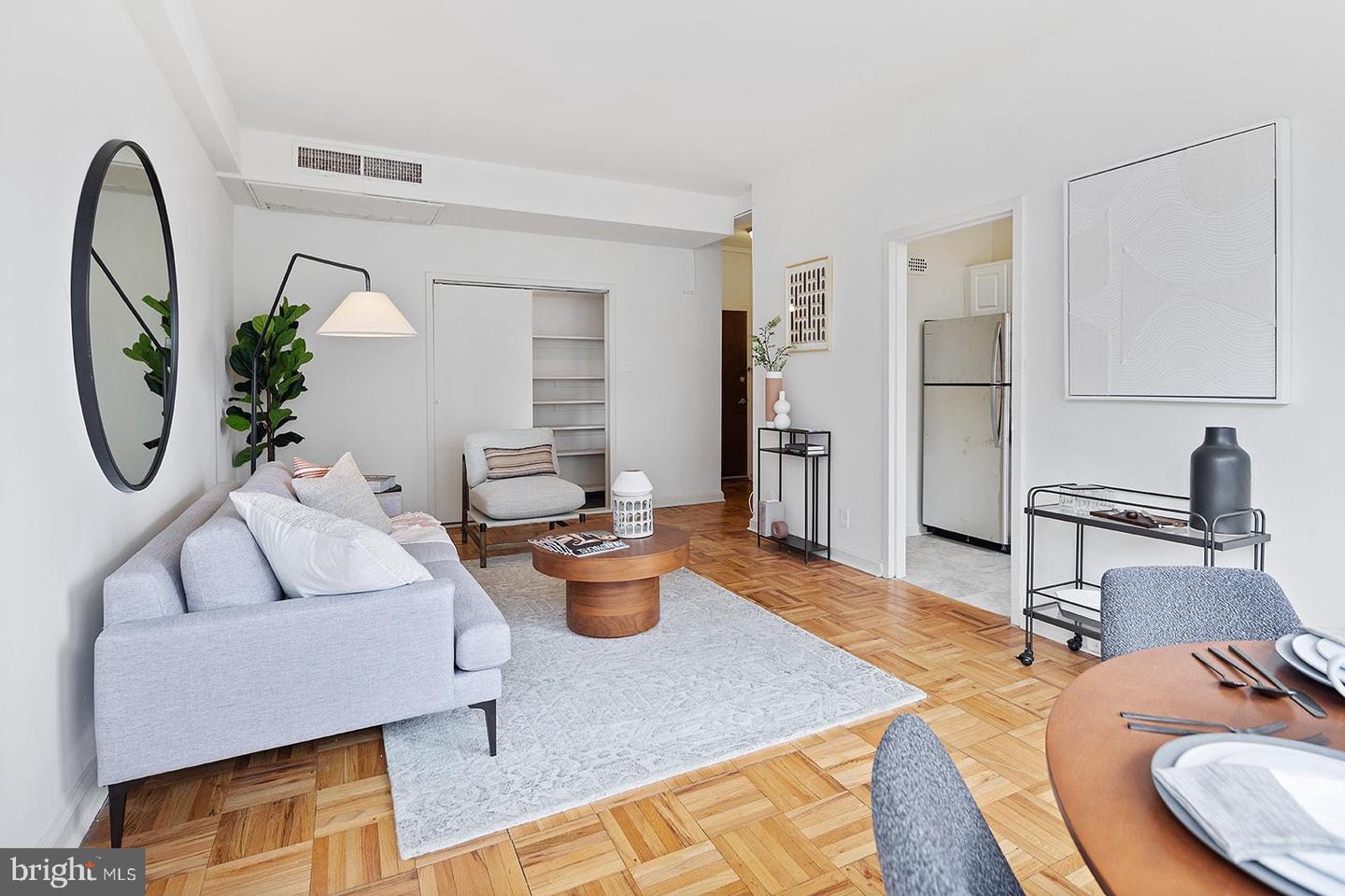 2201 PENNSYLVANIA AVENUE Unit: 515