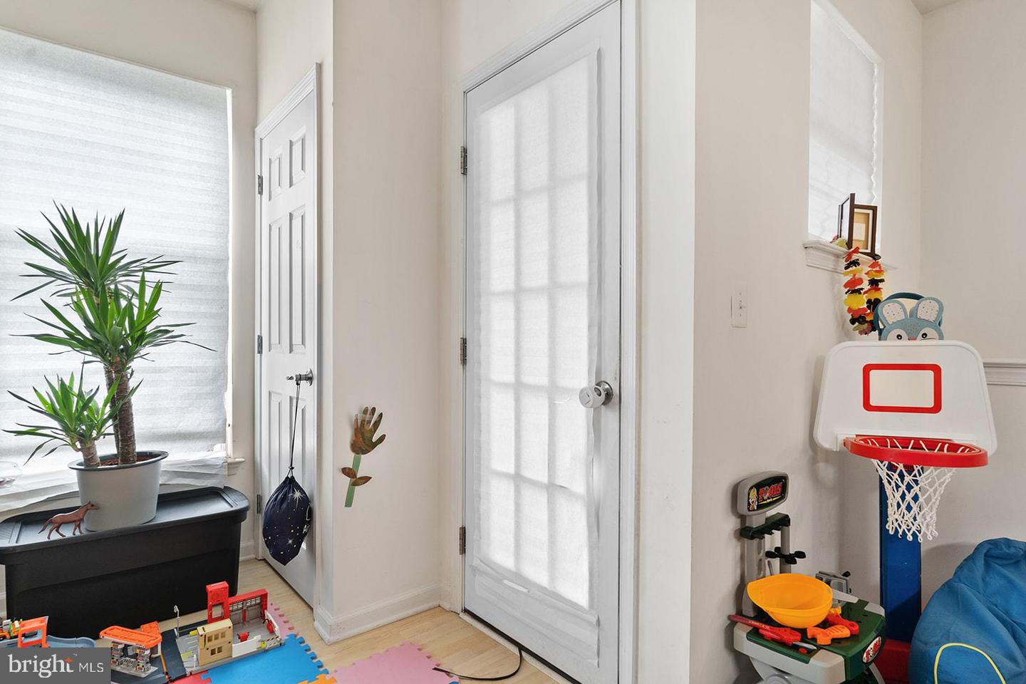 3119 W THOMPSON STREET